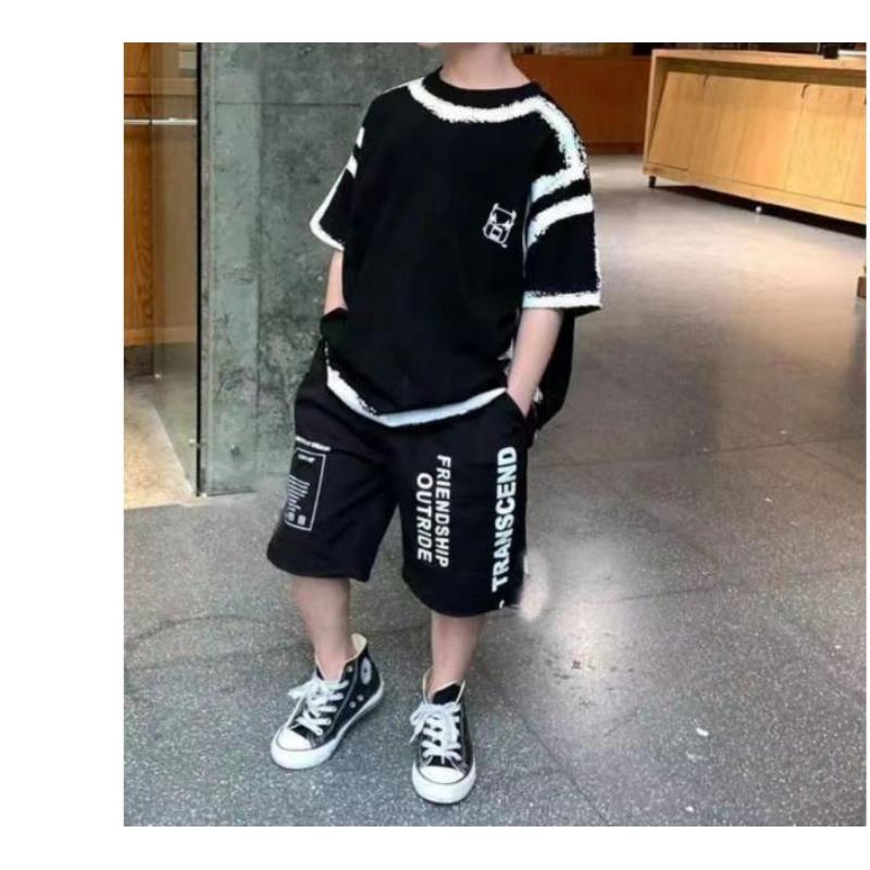 New fashionable short-sleeved summer clothing for boys, perfect for outdoor activities