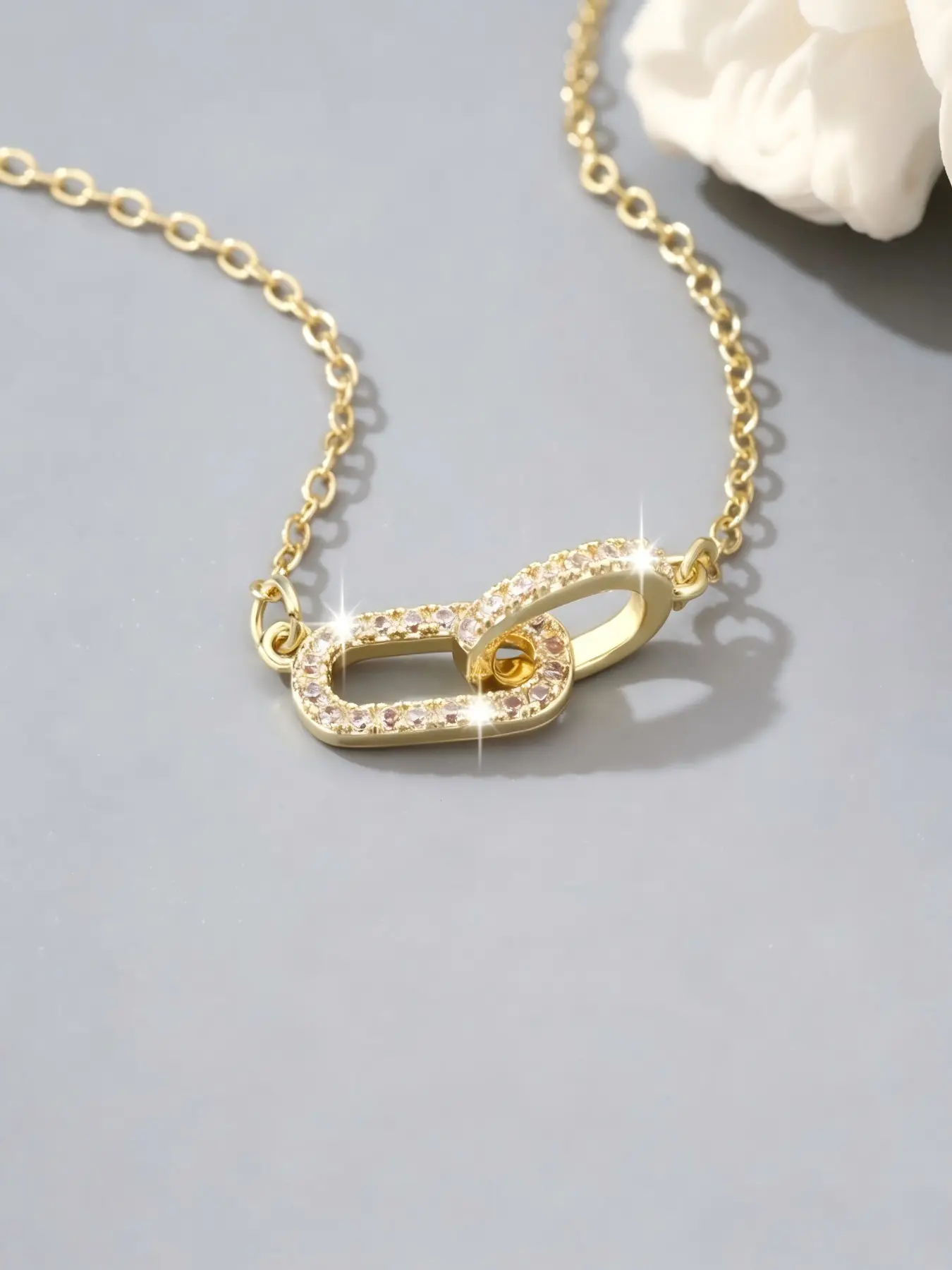 Interlocking Couple Necklace, Fashion Jewelry for Valentine's Day, Perfect Gift for Dates, Suitable for Any Occasion