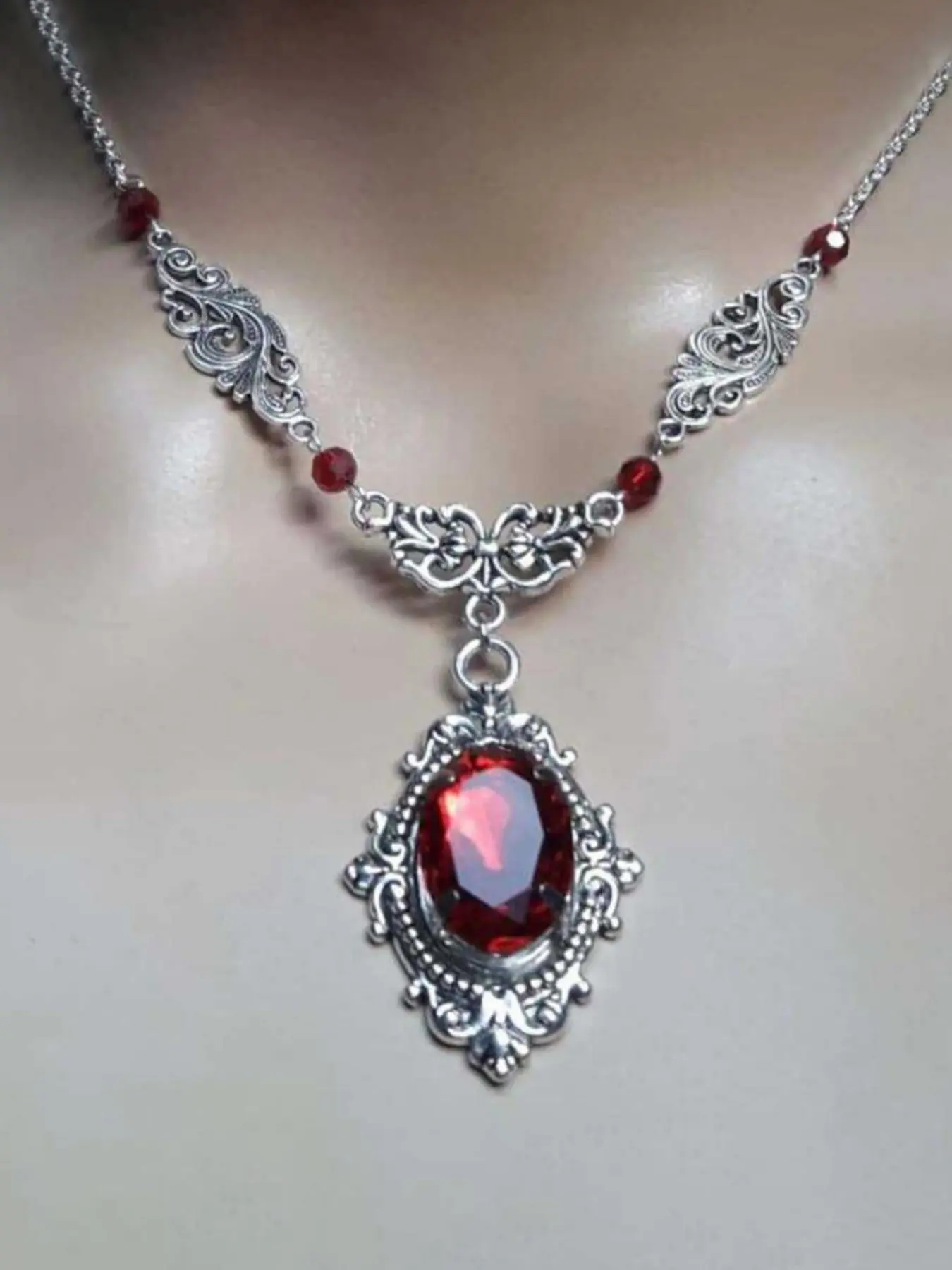 1PC Vampire Protection Necklace, Gothic Witchcraft Jewelry Accessory Gift, Victorian Style Engraved Retro Mystical Women's Necklace