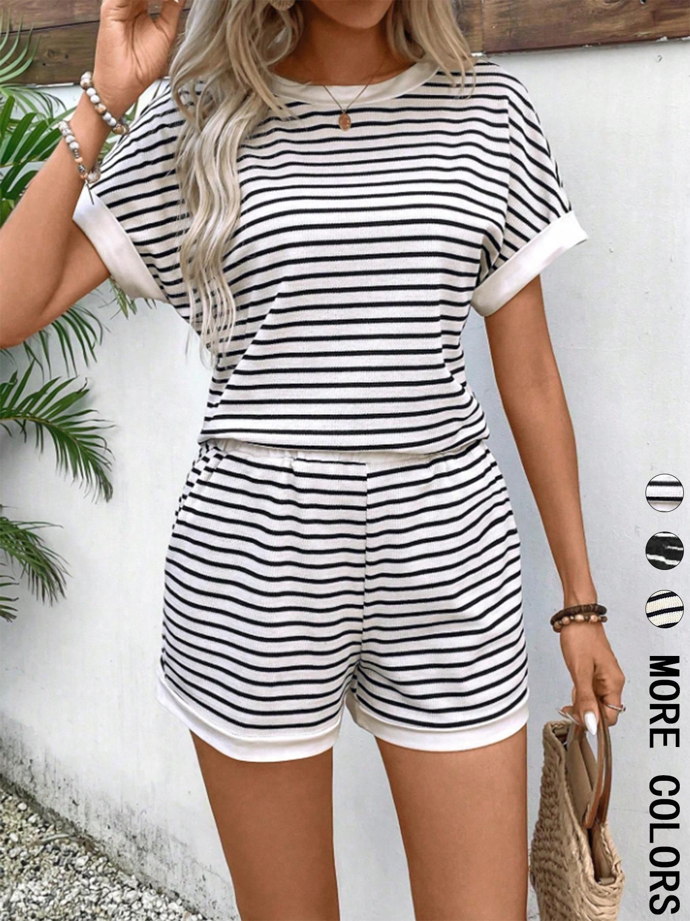 Two-piece Set Women's Striped Print Fitted Batwing Sleeve Tee & Shorts, Casual Round Neck Top & Shorts for Summer, Ladies Clothes for Daily Wear