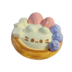 Cute Cartoon Cat Topped Fruit Tart Squishy, Realistic Baking Pie Decompression Toy, Portable Indoor Pastime Desk Ornament for Daily Leisure Time