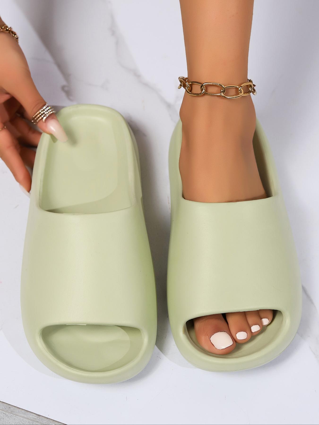 Unisex Non-Slip Bathroom Slippers, Lightweight Non Slip, Soft Cloud-Like Shoes for Men & Women, Comfortable Indoor Footwear for Home Use