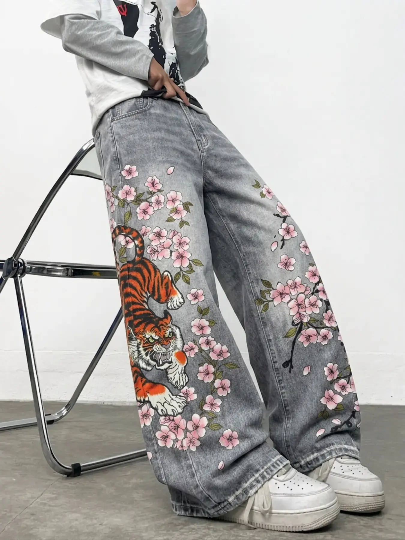 Men's Vintage Washed Wide Leg Jeans, Tiger Cherry Floral Print, Japanese Ukiyo-E Street Style, High Waist Loose Fit, Hip-Hop Daily Wear, Slimming Pants, Baggy Jeans Streetwear