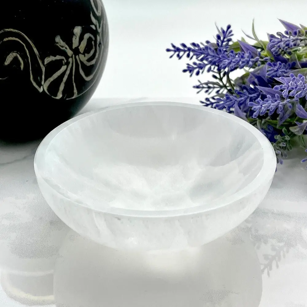 Natural White Selenite Bowl - Polished Round Stone Dish, Hand-Carved Tray, Boho Decor for Home Table Shelves, Unique Holiday Gift for Crystal Decor Collectors