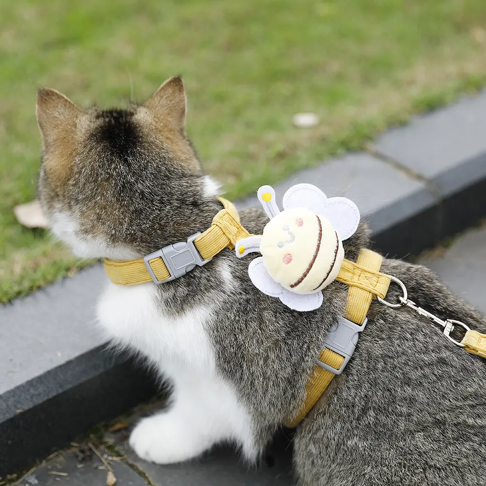 Cute Bee Design Cat Harness & Leash Set Escape-Proof Adjustable Vest for Small Cats Soft Mesh Cat Harness with Bee Charm Comfortable Anti-Escape Vest for Outdoor Walks campingessentials
