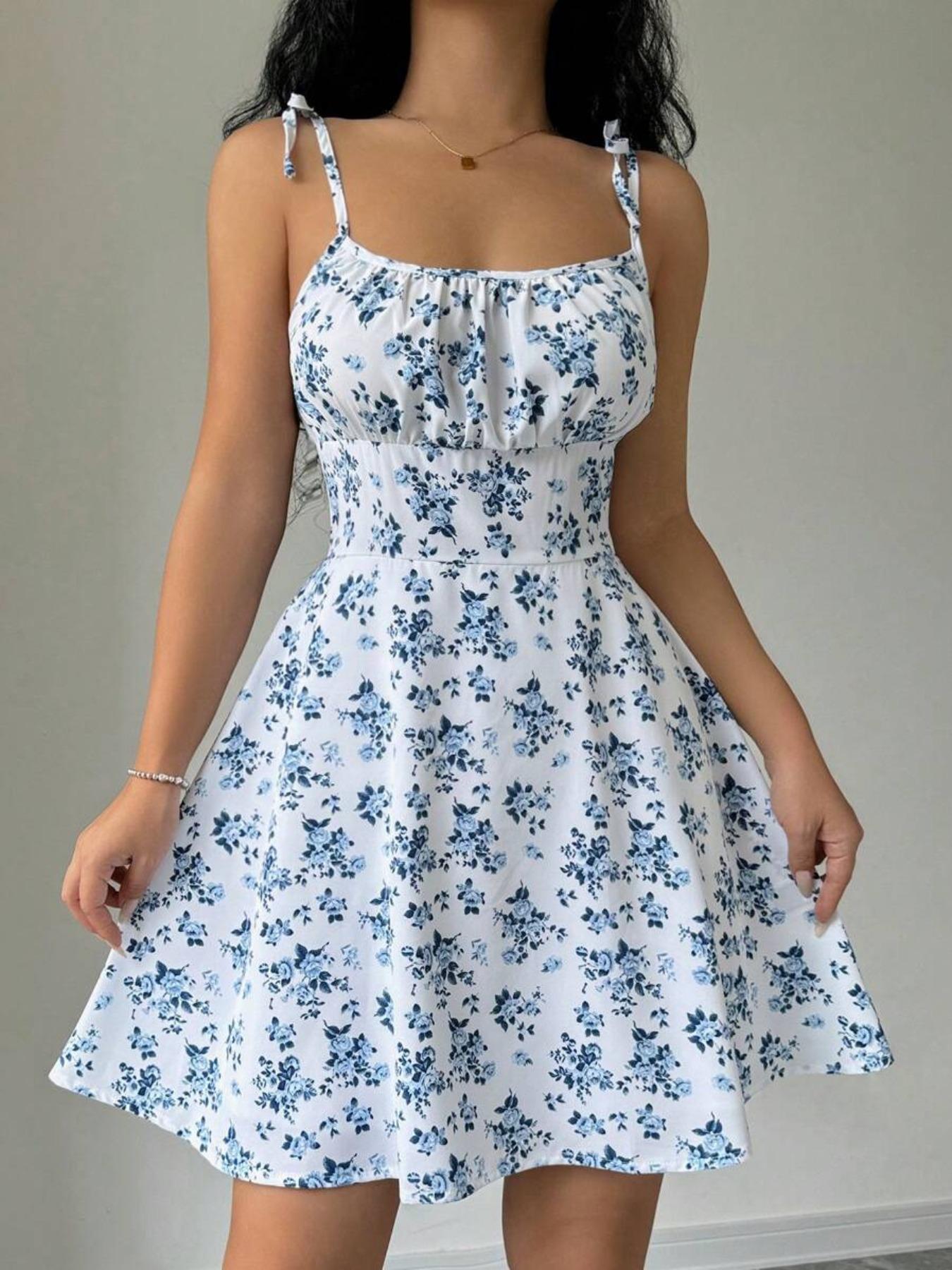 Women's Summer Fashion Slimming Backless Boho Dress, Casual Fitted Halter Ditsy Floral Dress, Perfect for Vacation
