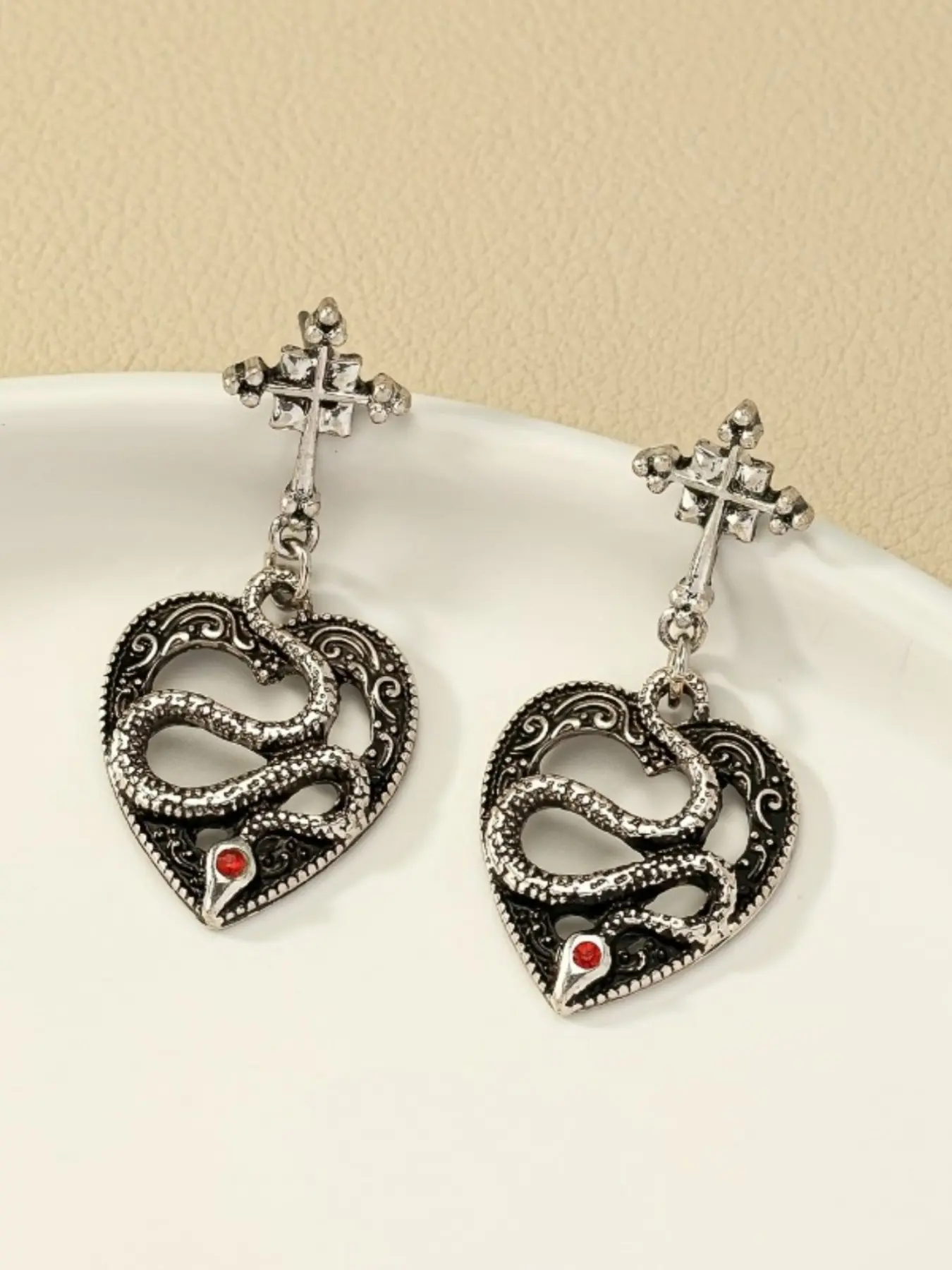 Gothic Dark Series Cross Snake Coiled Heart Earrings, 2pcs Women's Daily Party Halloween Jewelry, Stylish Gothic Ear Cuffs