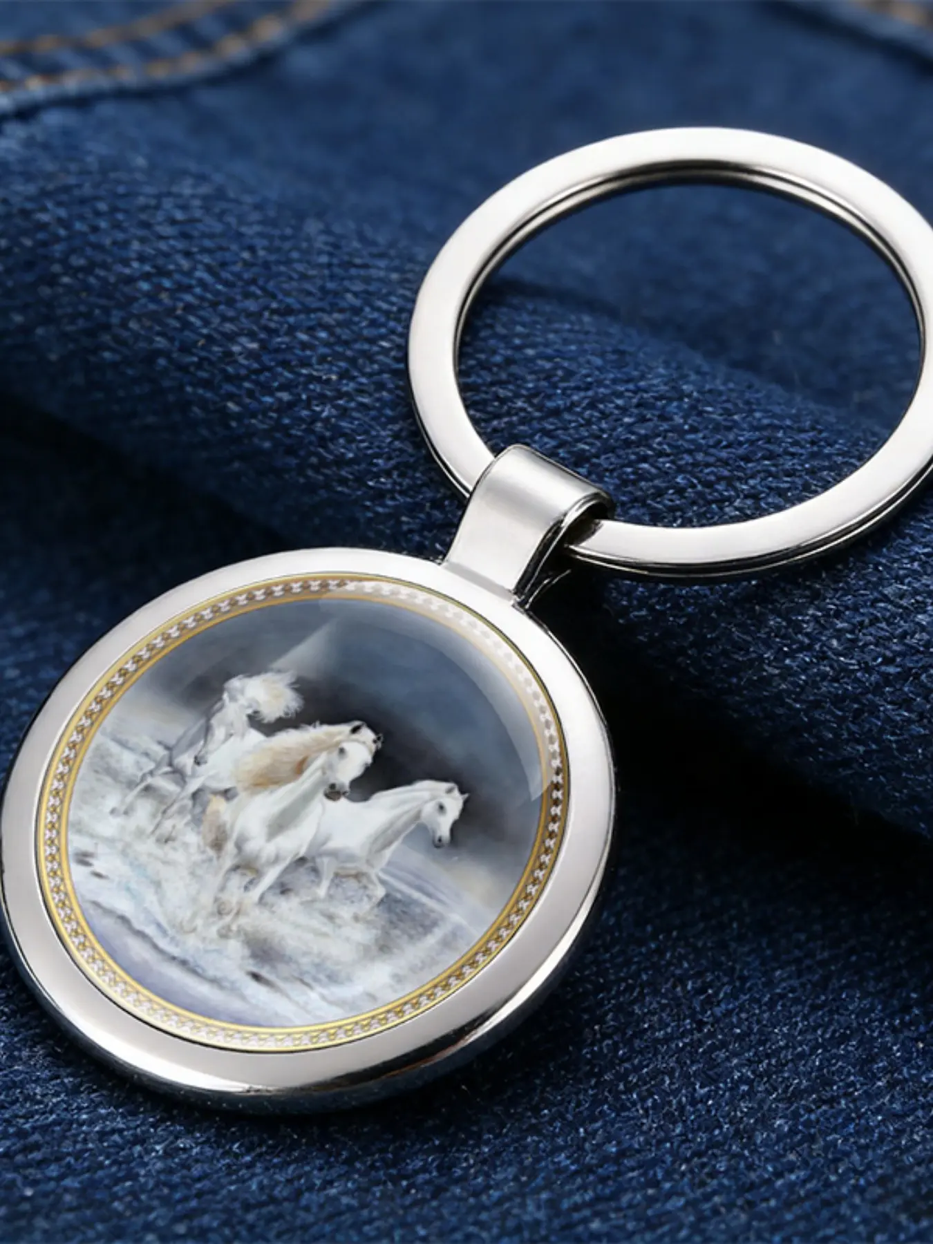 Three Running Horse Keychain, Equestrian Water Feature Art, Elegant Animal Bag Charm, Ideal Gift for Horse Lovers, Daily Use & Home Decor Pendant