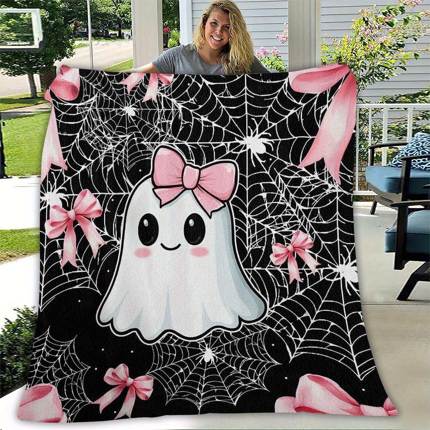 1 Piece Halloween Ghost Pink Bow Spider Web Theme Flannel Blanket, Soft and Warm Plush, Super Comfortable, Suitable for Living Room, Bedroom, Travel and Camping, Family Holiday Decoration,Air-conditioned Room Accessory