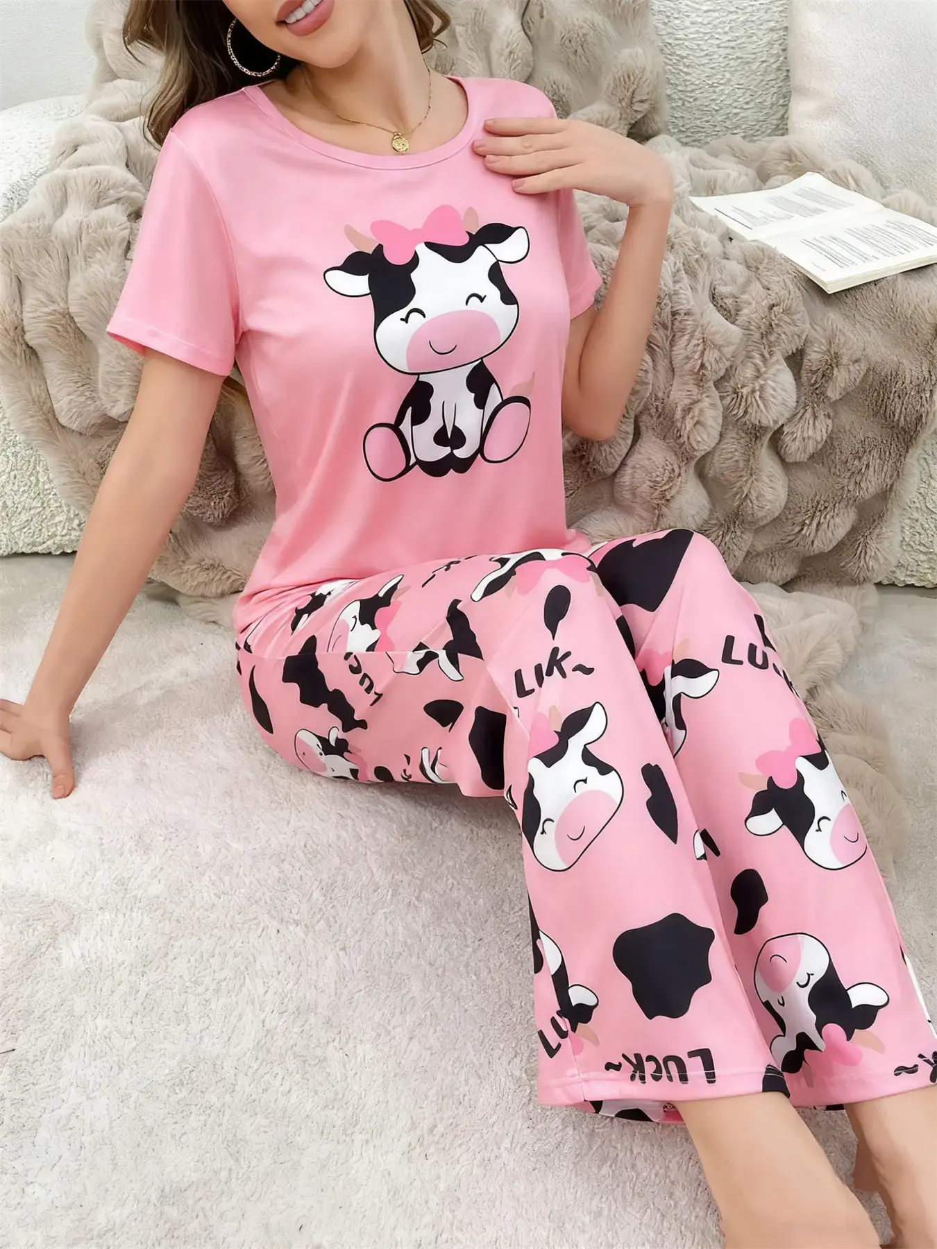 Women's Cow Cartoon Print Sleepwear Set, Fall & Winter Short Sleeve Top Long Pants Pajamas, Nightwear Pajamas, Casual Fitted Heart Pattern, Loungewear, Homewear, Pjs, Pyjamas, Nightwear Outfit, Breathable Casual Loungewear