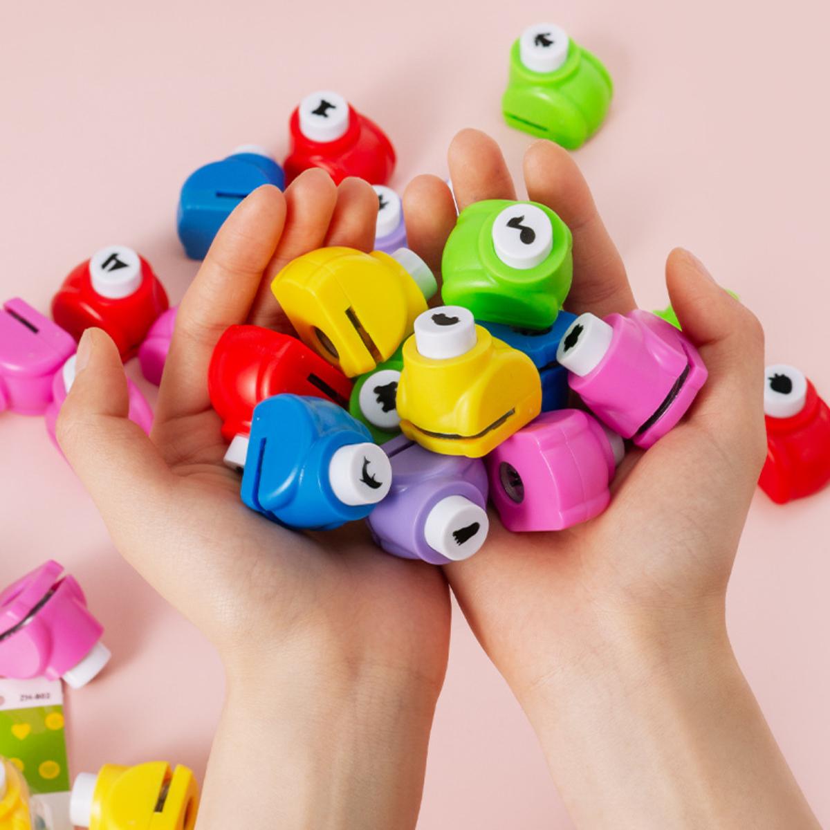 4 models, each with 10 small embossing tools, simple embossing tool, multiple patterns, ABS case, DIY embossing greeting cards, notes, hand copied newspapers, photo albums, decorative paintings other gift embossing tools