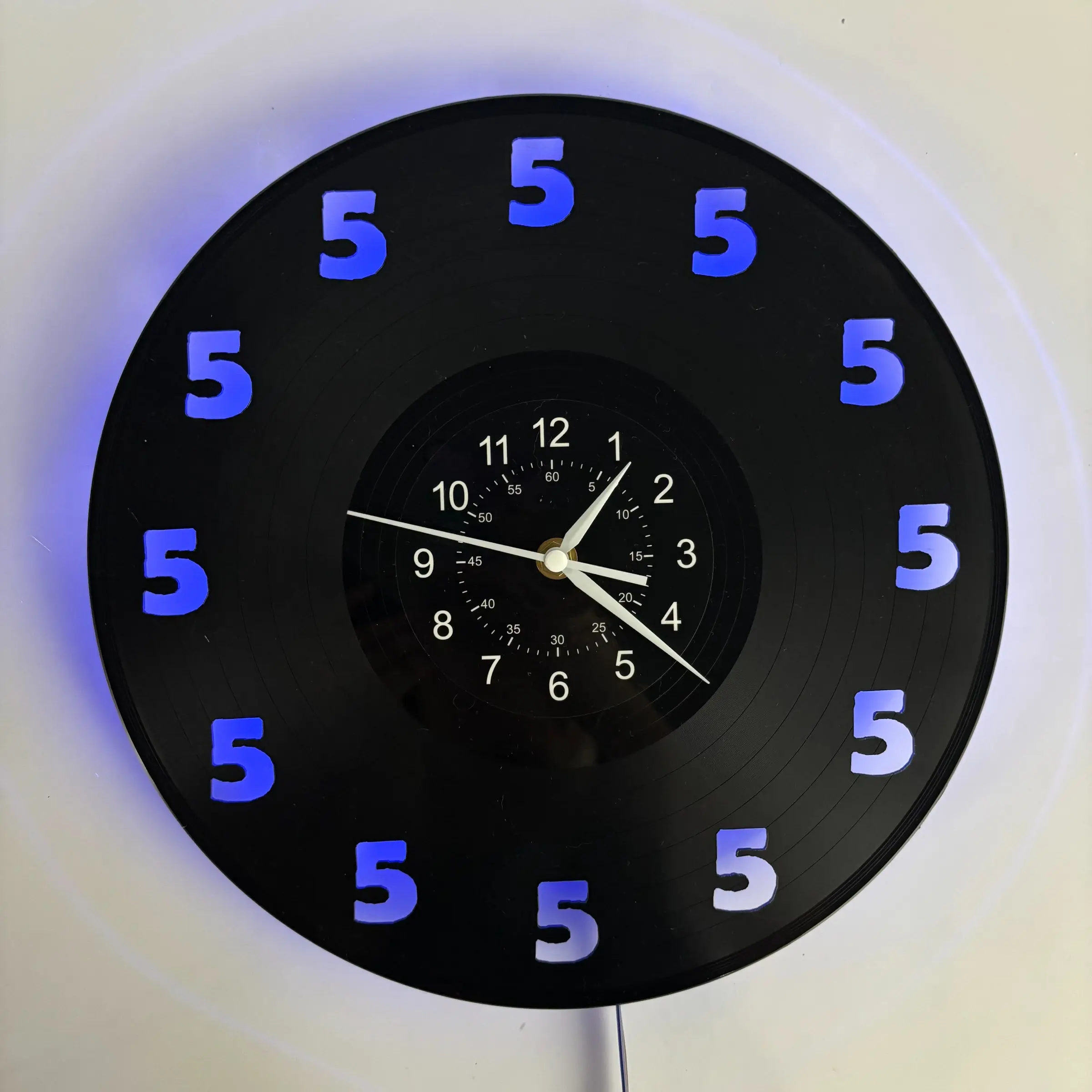 Vinyl Decorative Wall Clock with All Time Positions Marked as '5', Round and Fun, Ideal for Bedrooms, Offices, Garages, Great Gift for Holidays
