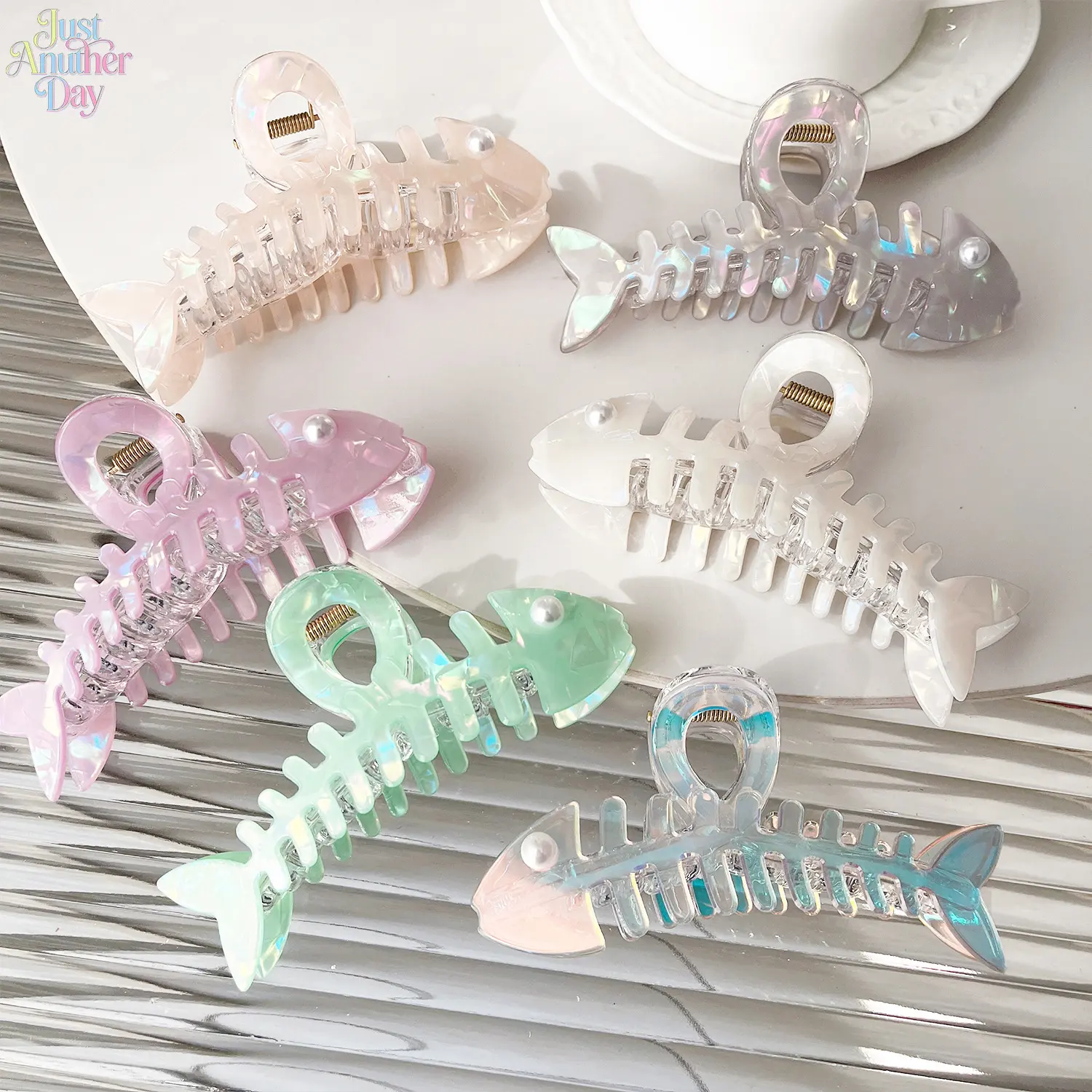 Iridescent Glitter Fishbone Design Large Hair Claw Clip, Pearl Decor Acrylic Shark Hair Barrettes, Cute Creative Hair Catchers for Back Head Ponytail & Half Up Hairstyle