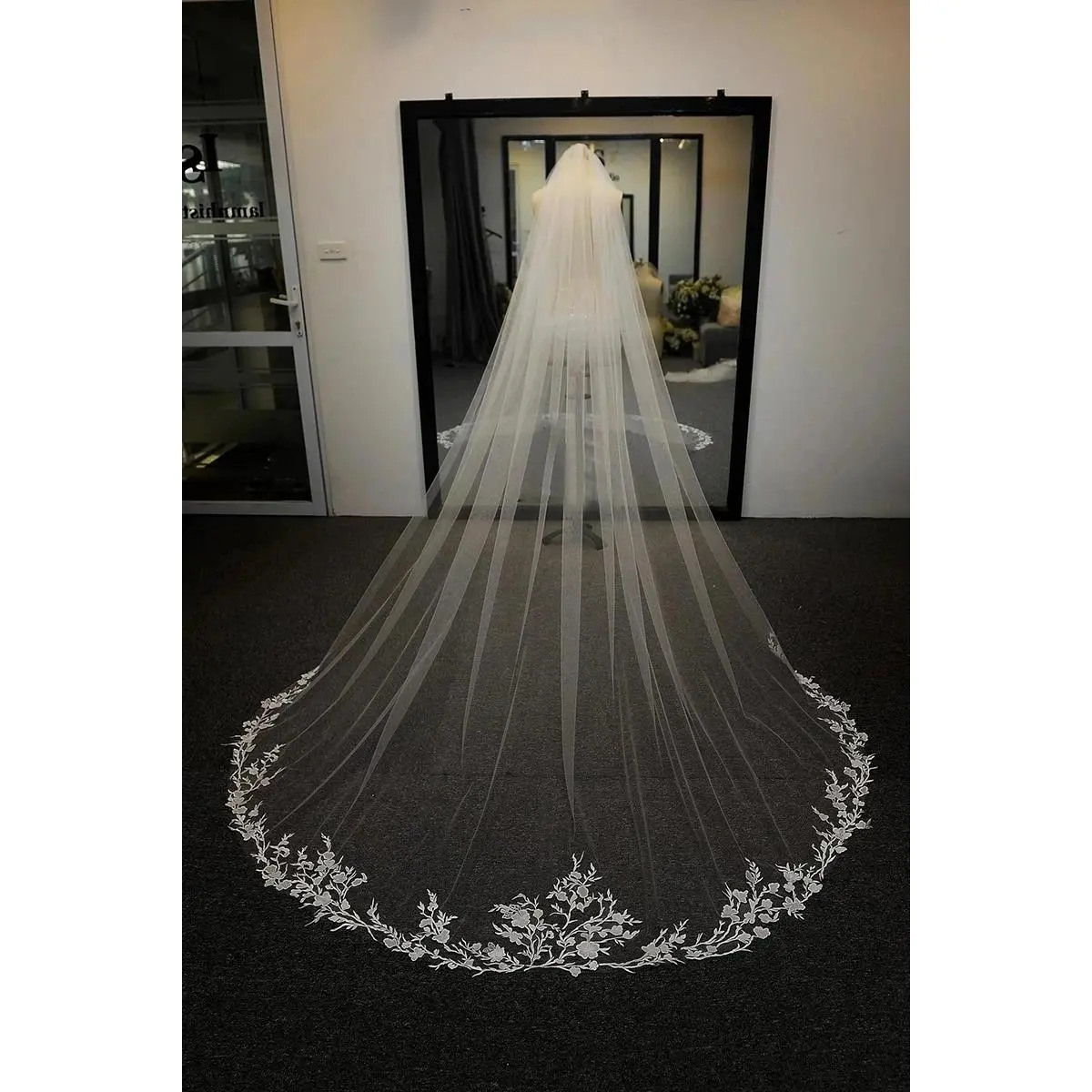Elegant Lace Wedding Veil 3 Meters Long One Layer White Ivory Bridal Veil with Comb Wedding Accessories