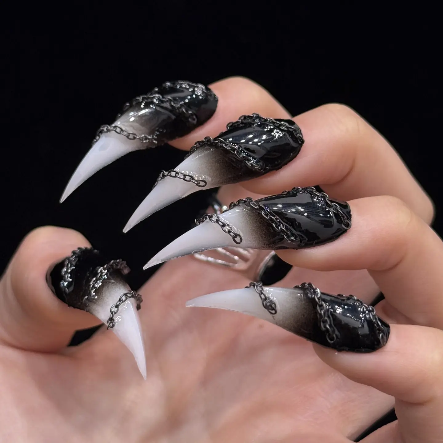 Atelier Handmade Black White Ombre Metal Chain Claw Press On Nails Extra Long Sharp Stiletto Gradient Glossy Gothic Alt Grunge Punk Dark Luxury Night Club Reusable Halloween False Pressons