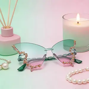 Butterfly-style Glasses with Inlays and Gradient Tones, Vintage Party Costume Accessories for Women's Eyewear, Frameless Butterfly Design Adorned with Sparkling Crystals, Gradient-tinted Lenses for Bridesmaid Party Glasses, Suitable for Gifting