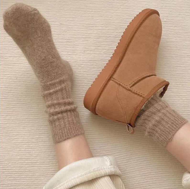 4-Pair Warm Cashmere Wool Socks - Women's Harajuku Minimalist Solid Color Winter Must-Have