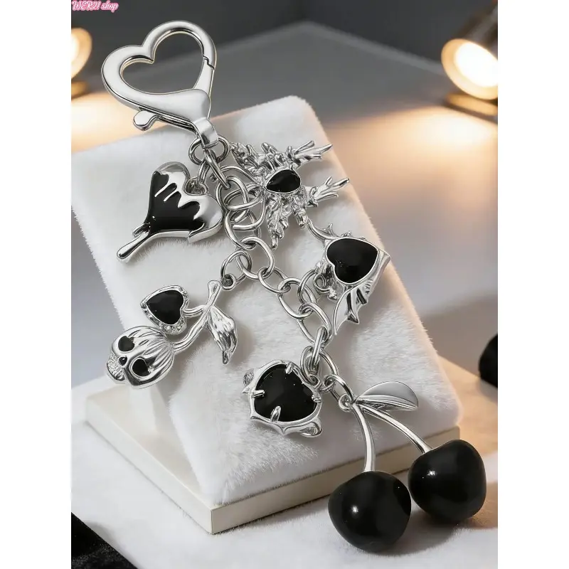 [useful]Retro punk style practical texture cherry bag hanging, cherry shape+heart-shaped wing decoration, chain design, heart-shaped buckle, can be used as bag hanging and keychain, exquisite and fashionable, Bag Charm Keychain, Bag Pendant, Bag Accessory