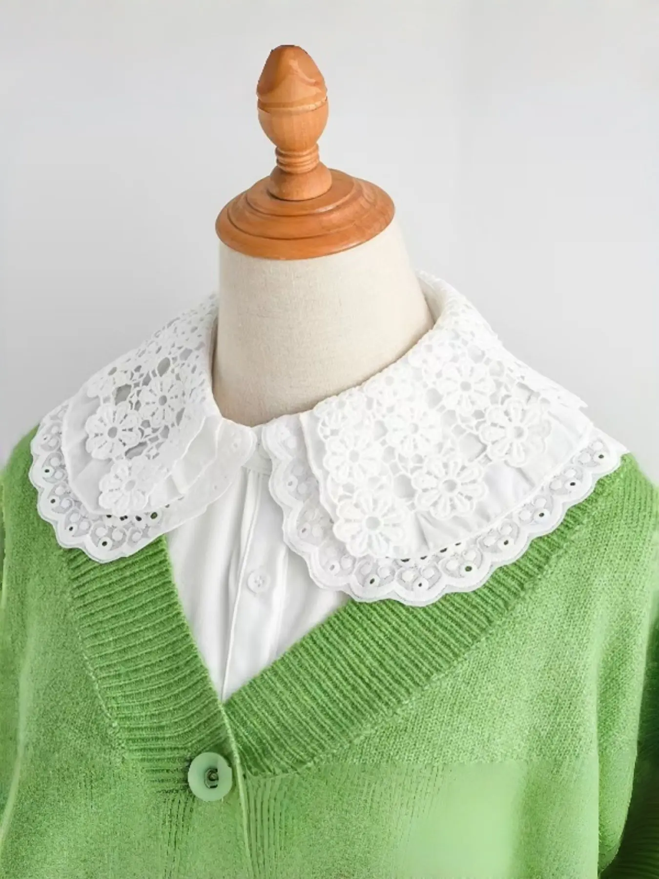 Dainty Hollow Floral Crochet Lace Detachable False Collar, Peter Pan Layering Collar with Adjustable Strap, Fashion Accessory