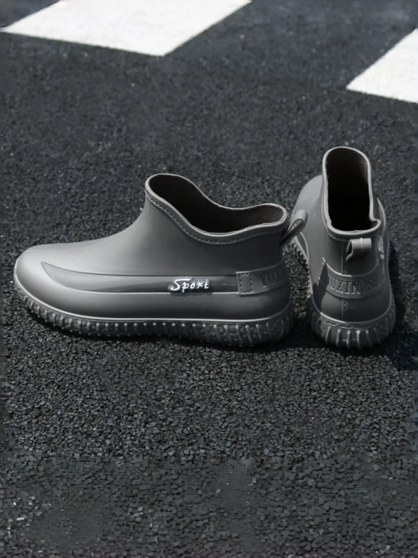 Men's Low Tube One-piece Waterproof Rain Boots, Rear Pull Loop for Easy Wearing, Granular Anti-slip Outsole, Rubber Weatherproof Footwear for Rainy Commute & Daily Errands