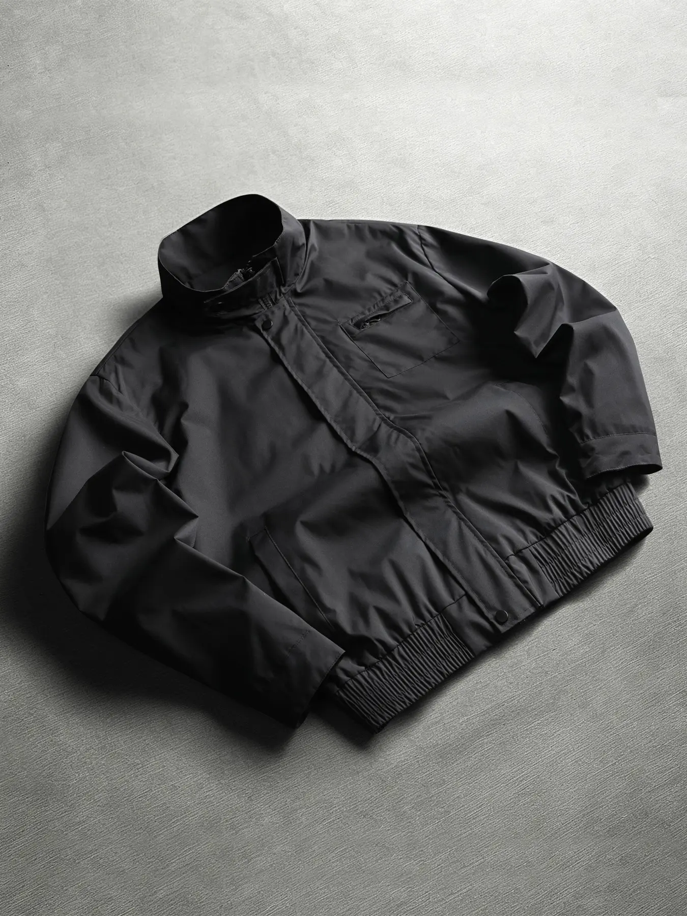 Black stand collar Harrington jacket, men's short workwear windbreaker, elastic hem casual jacket, solid color functional windbreaker, dark placket commuting jacket, assault style outdoor jacket, minimalist business jacket, zipper pocket baseball