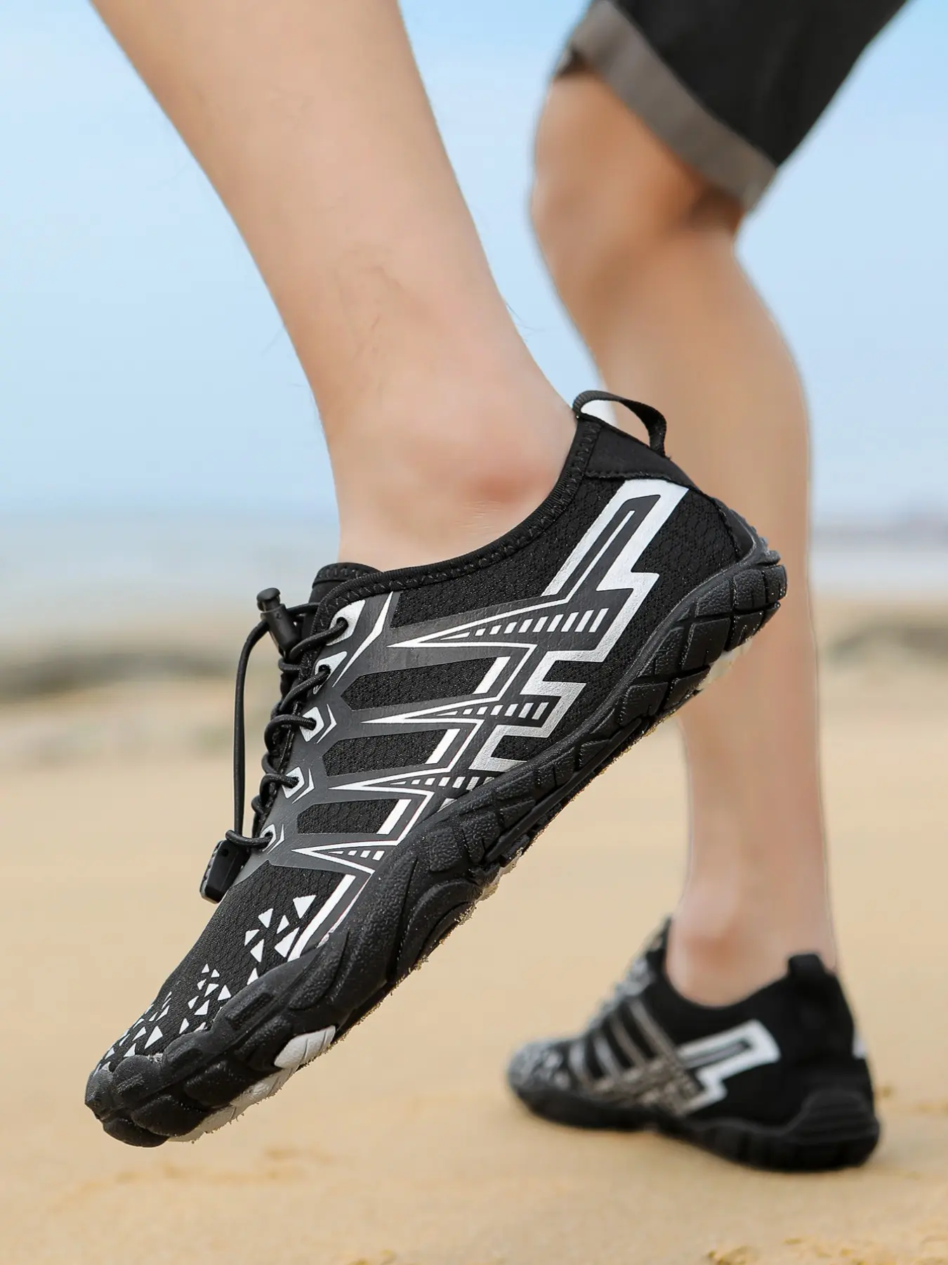 1 pair of river tracing shoes, unisex, outdoor beach shoes, Water Shoes, five finger shoes, barefoot shoes, lightweight and breathable, non slip sole, swimming shoes, wading shoes, drifting shoes, fishing shoes, rowing shoes