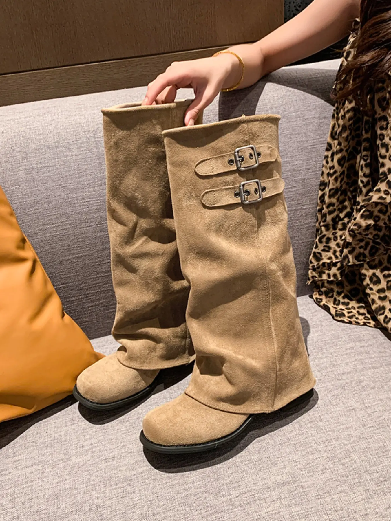 American Retro Pleated Knight Boots for Women, Glossy Soft PU Leather, Rubber, Above Ankle High Calf Design, Fashionable and Stylish, Perfect for All Seasons