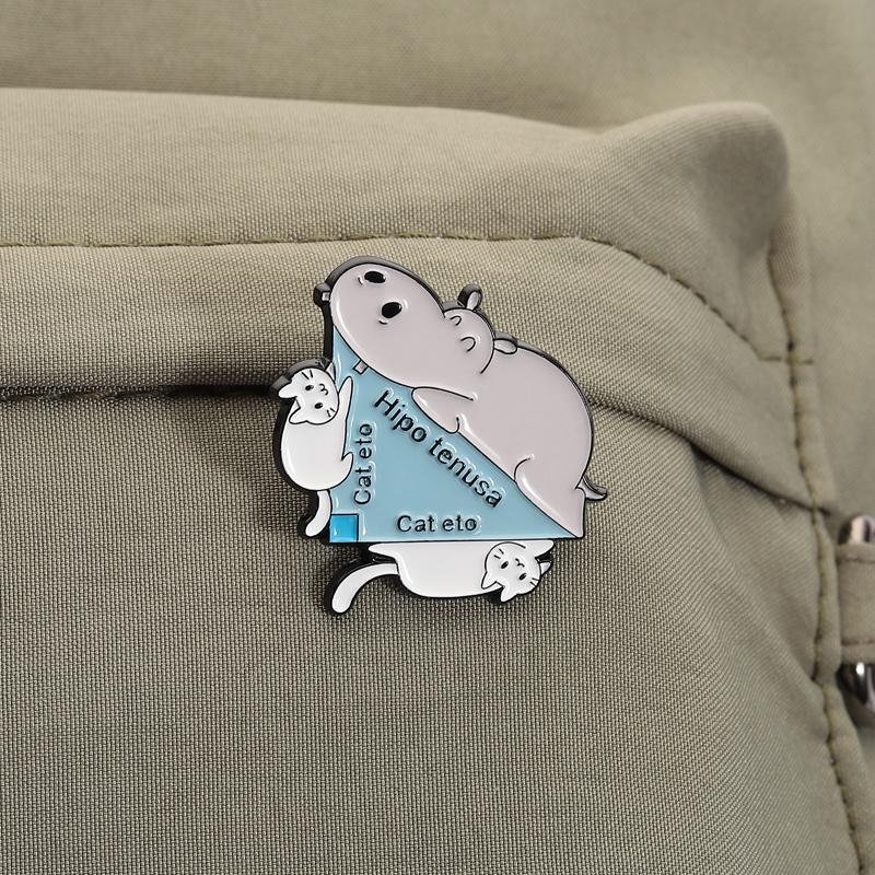 Spanish Animal Triangle Edge Pun Enamel Pins Cartoon Hipo tenusa Cat eto Brooches Bag Lapel Badge Jewelry Students Teachers Gift