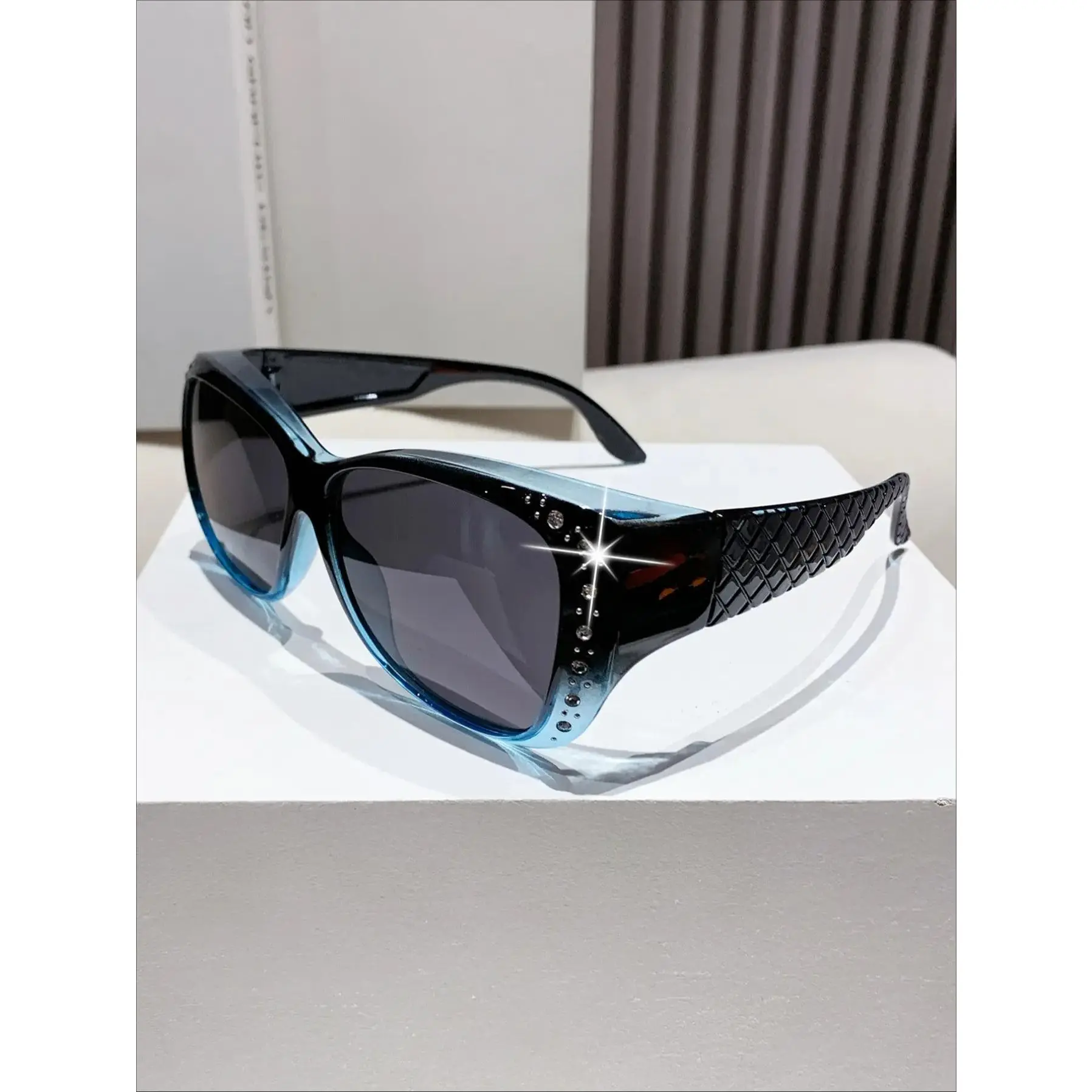 Women's Oversized Polarized Sunglasses with a Polycarbonate Frame, Trendy All-Season Style with UV Protection PC Lenses, Sunglasses For Women, Womens Gifts