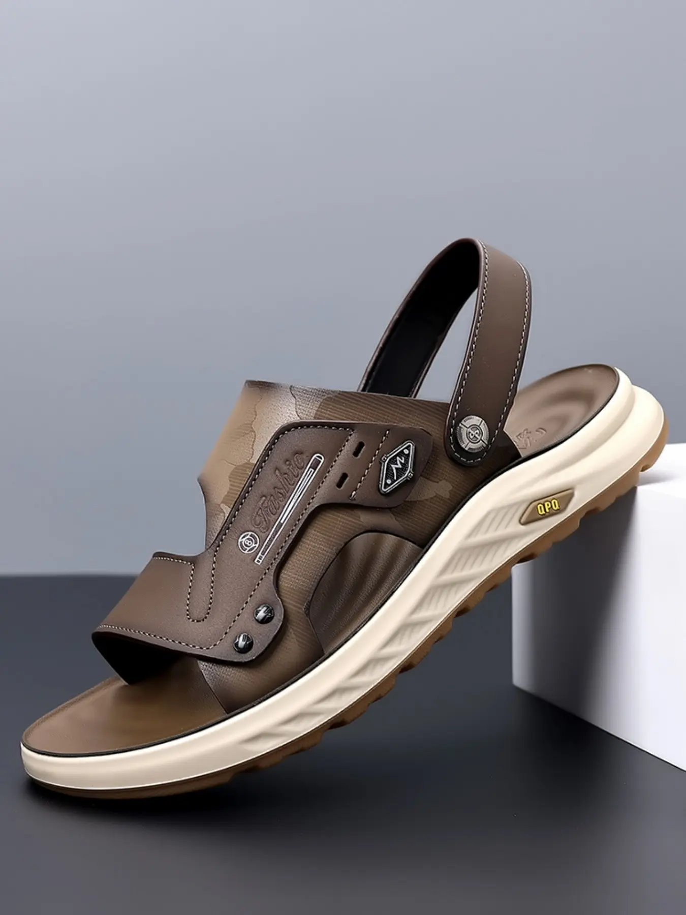 Fashion Men's Open-Toe Sandals, Camouflage Print, Stable Ankle Strap, Ideal for Urban Exploration, Comfortable and Stylish Footwear