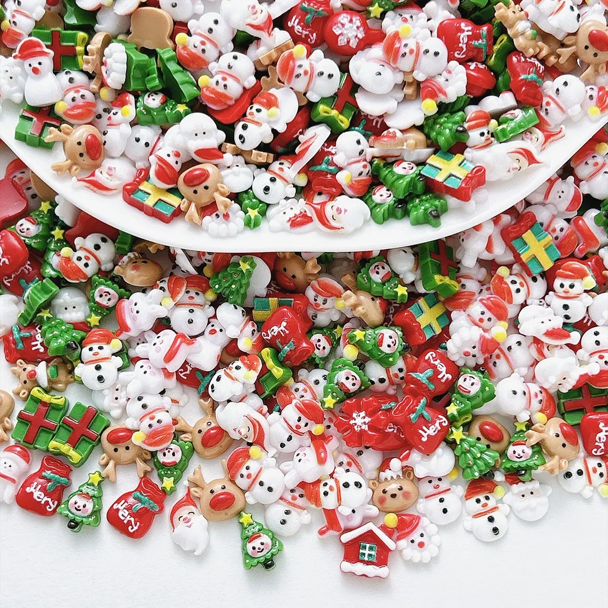 100PCS Kawaii Cartoon Christmas Resin Nail Charms 3D Multiple Styles Creative Christmas Tree Snowman House Gift Box Mixed DIY Holiday Atmosphere Accessories