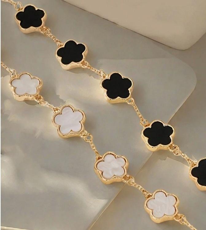 New Metal Flower Bracelet Lucky Five-Petal Flower Light Luxury Niche Bracelet