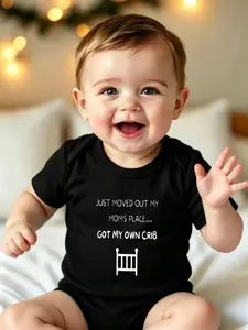 Successfully separated from the mother's body, the newborn gets an exclusive printed triangular onesie. This handsome and cute casual outfit is suitable for daily crawling and outdoor activities. The unisex newborn onesie makes an ideal gift for infants.