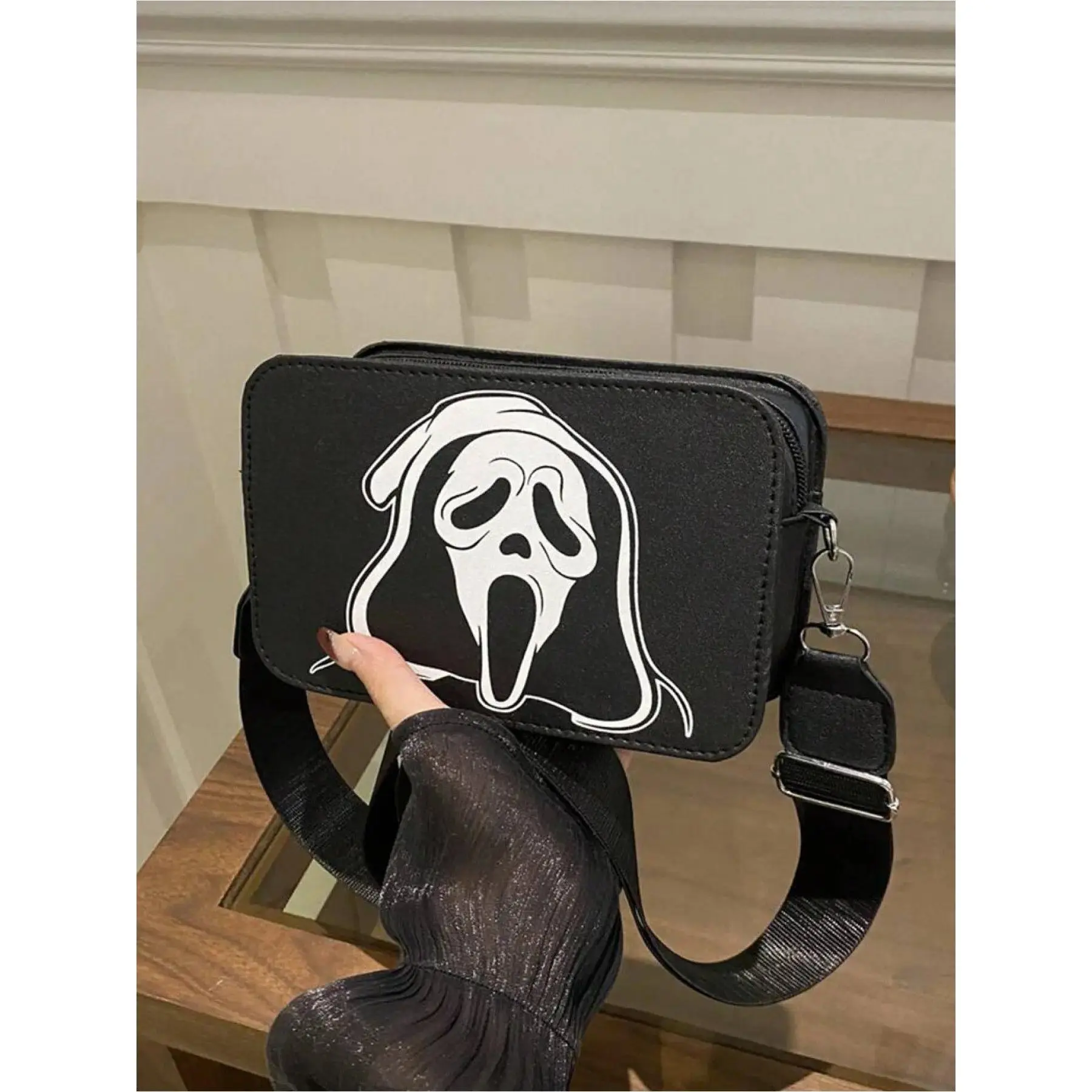 Halloween Skull Crossbody Bag , Gothic Mini Phone Purse with Wallet Pocket, Y2K Trendy Shoulder Bag, Cute Statement Handbag with Adjustable Strap, Fashion Accessories for Halloween Party, Cosplay, Festivals, Concerts and Everyday Wear