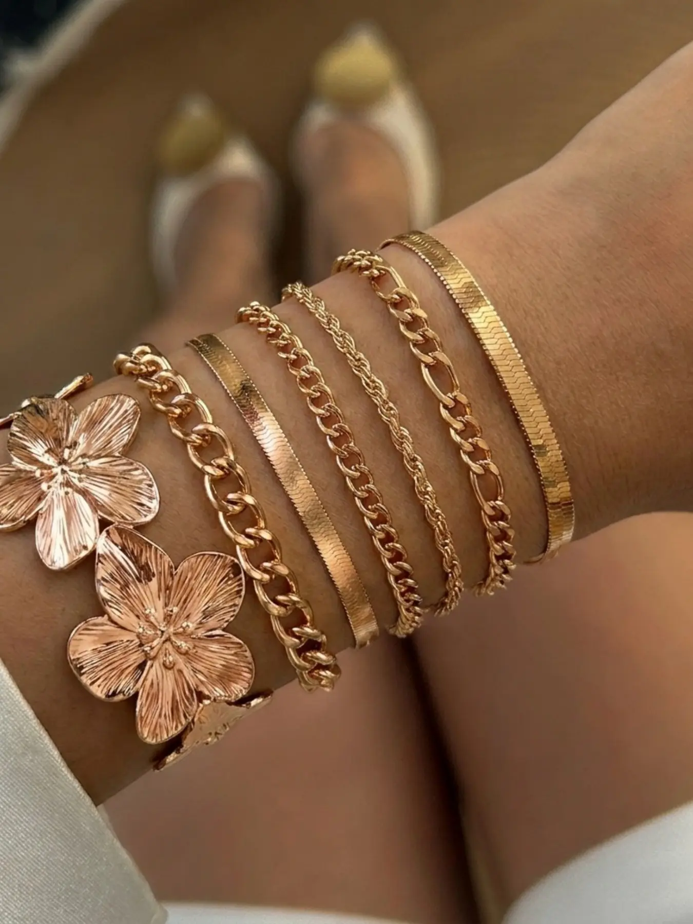 7 Pcs Rose Gold Stackable Bracelet Set, Vintage Luxury Style, Flower Charm Wide Bangle Herringbone Cuban Figaro Mixed Chain Layering Bracelets, Floral Charm Bracelets, Hand Jewelry For Women Work Banquet Date Party Outfit