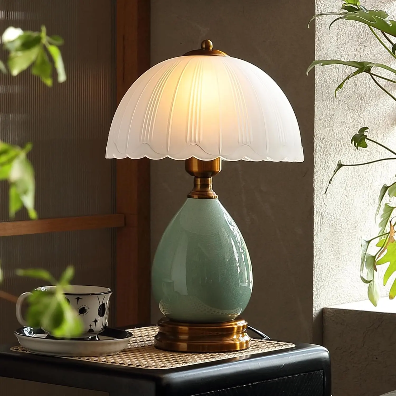 Vintage 16 Inch Modern Ceramic Table Lamp Retro Bedside Nightstand Traditional Chinoiserie Green Lamp For Living Room Bedroom Home Decor Mid Century Modern Home Lighting LD001