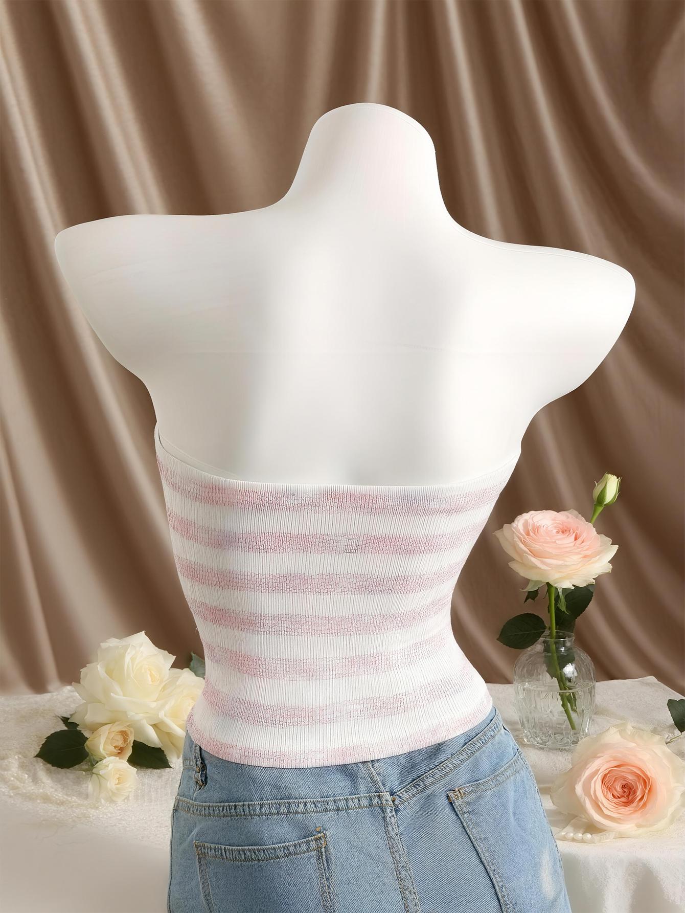 Essential for summer parties, this pink strapless top has a soft, matte texture!The ruched design accentuates elegant curves