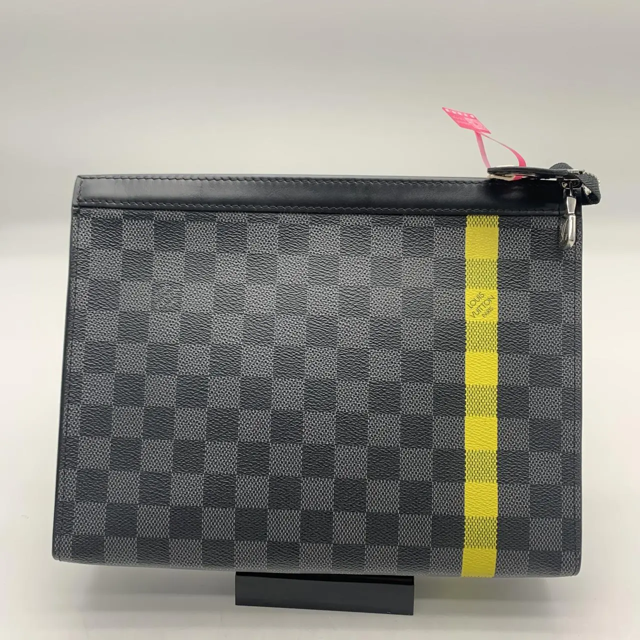 Pre-owned LV black checkered toiletry bag/10011761 men's black