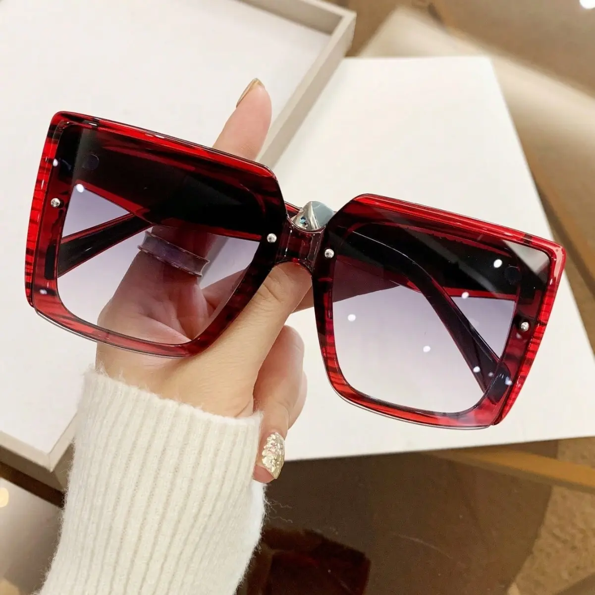 1pc Unisex Vintage Square Frame Sports Sunglasses - Comfortable, Print-Design All-Match Eyewear, Everyday Use & Travel Accessory for Students (Ideal for Beach Vacations)