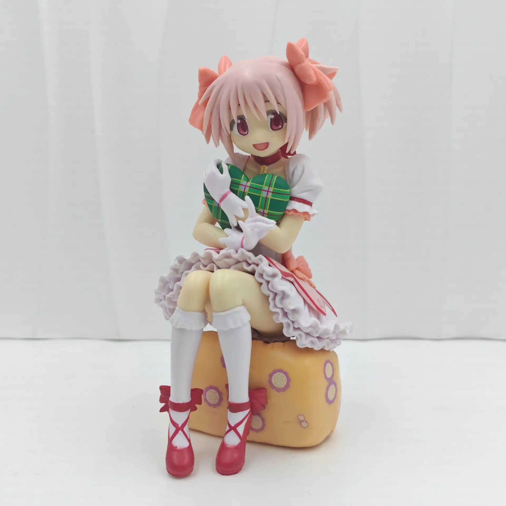 Magical Girl Kagami Circular Desktop Model Figure, Sitting and Standing Pose Handmade Collectible Ornament, Perfect Gift for Fans