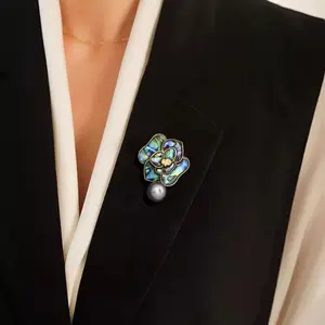 1 pc Elegant Shell Flower Brooch, High-End Women's Light Luxury Pearl Pin, Unique Vintage Lapel Flower, Outerwear Accessory
