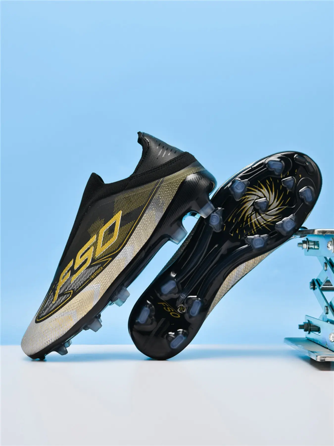 Men's High-End Seamless Soccer Shoes, Anti-Slip Durable Outdoor Grass Soccer Shoes, Super Grip and Support, Fashionable and Stylish