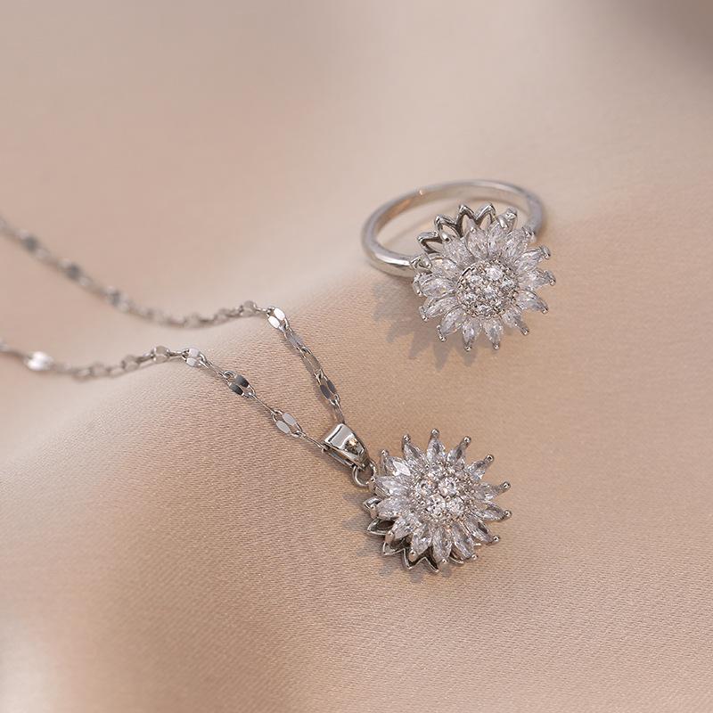 Women's Necklace, New Style Sunflower Diamond-encrusted, Rotatable Collarbone Chain Jewelry, Japanese and Korean Style Cross-border, Ins Ring, Sunflower
