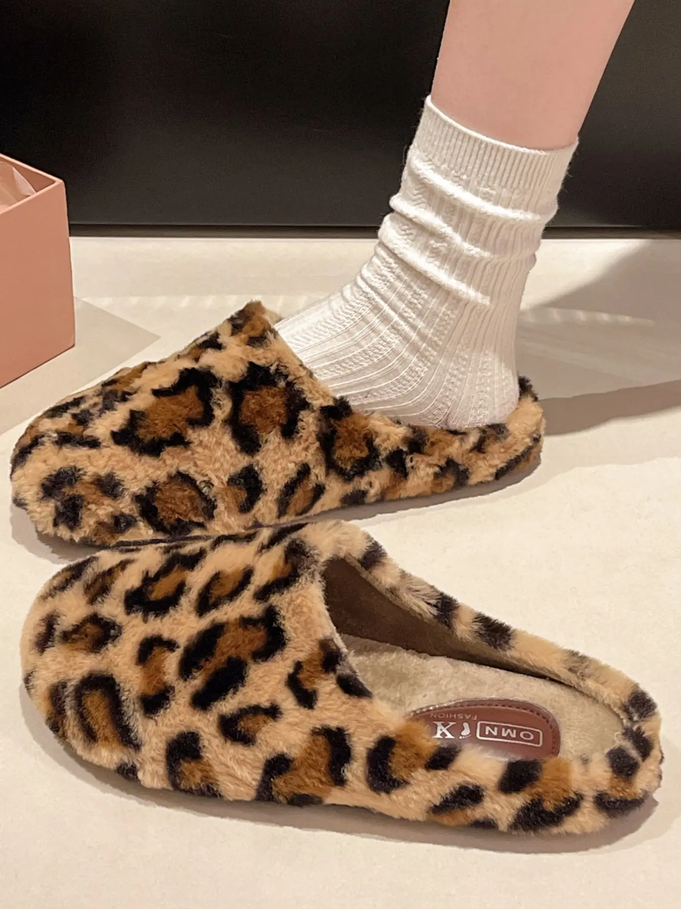 Leopard Plush Closed Toe Mule Slippers, Winter Warm Fuzzy Slides, Soft Sole Indoor Outdoor Lazy Shoes For Women