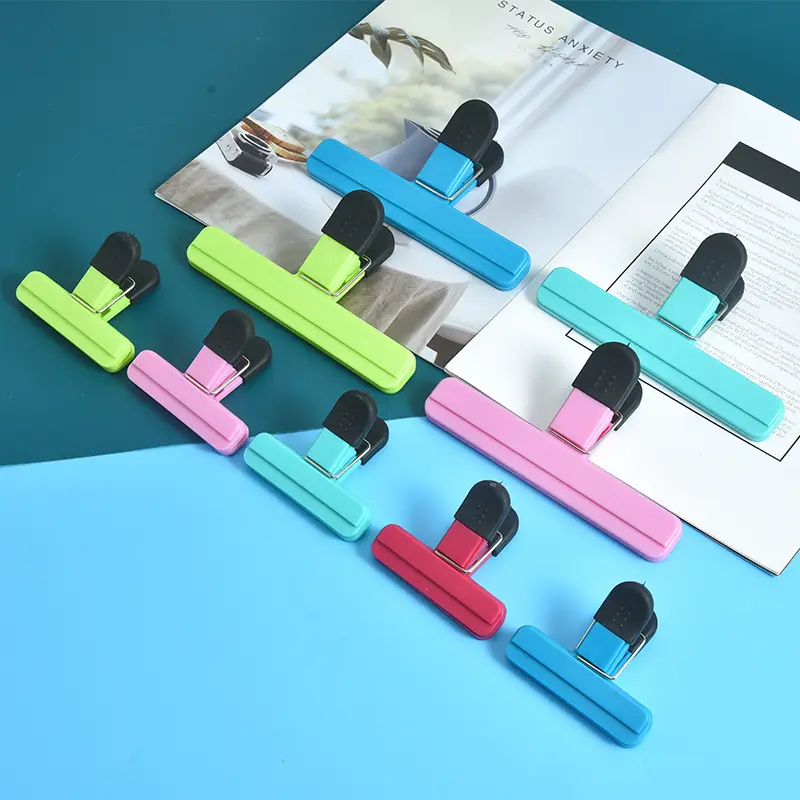 Pack of six, color random, food sealing clip, sealing clip, snack clip, tea, milk powder bag, sealing device, household size, moisture-proof sealing.