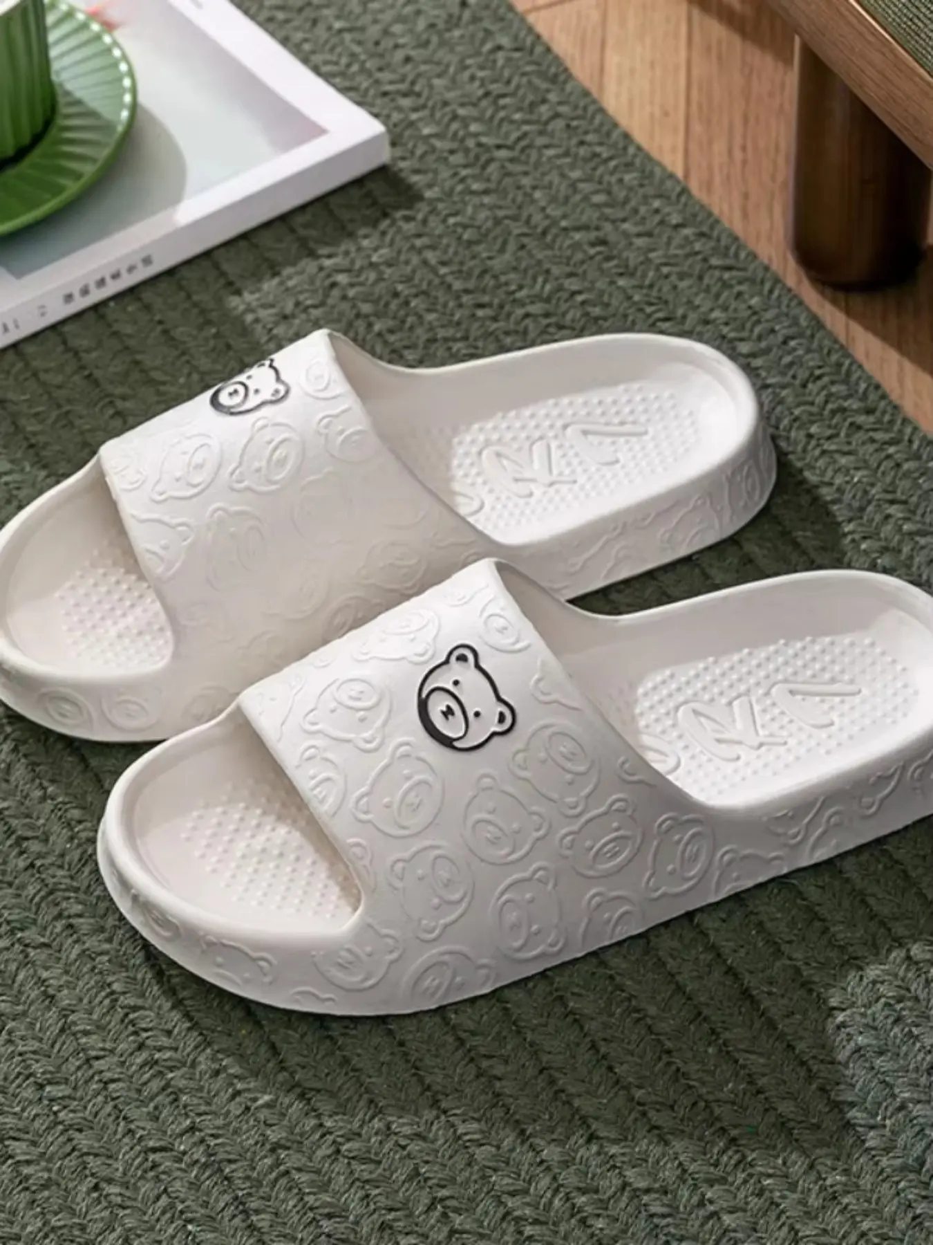Fashionable Summer Bear Print Slippers, Soft Non-Slip Indoor Bathroom Shoes, Couples' Casual Sandals, Comfortable and Stylish Footwear