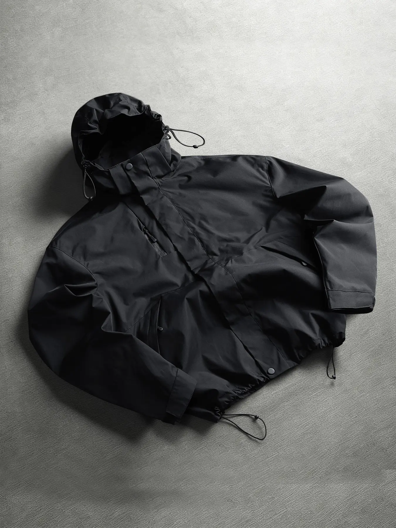 Autumn and winter thin loose jacket, men's detachable hooded jacket, lightweight outdoor hiking jacket, multi zipper pocket casual workwear tactical top, windproof and waterproof assault jacket