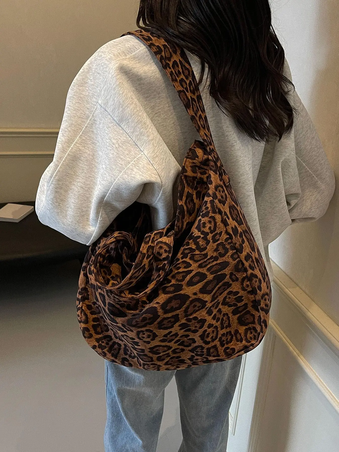 Retro texture leopard print handbag, Daily commuter bag, large capacity street style practical versatile single shoulder crossbody bag, Casual Shoulder Sling, suitable for commuting
