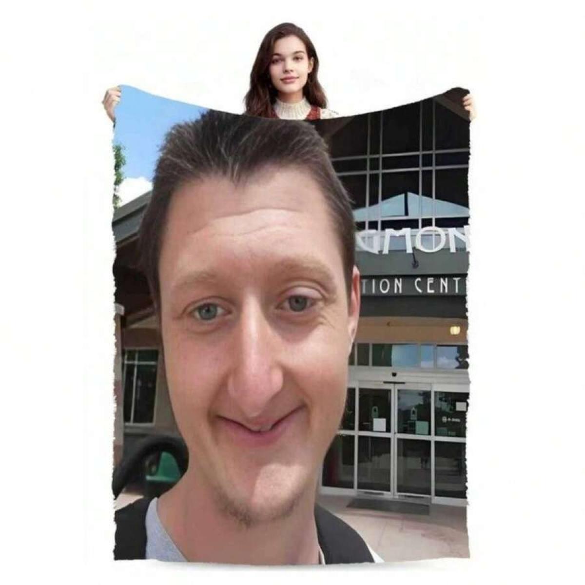 Daniel Larson Selfie Furry Blanket: Soft Warm, Perfect Gift For Family & Friends Heavyweight Quality Holiday Gift Idea Ultra Soft  Flannel Blanket - Couch Throw For Winter Warmth Luxury Plush Flannel Throw - Queen Size Bed Decoration