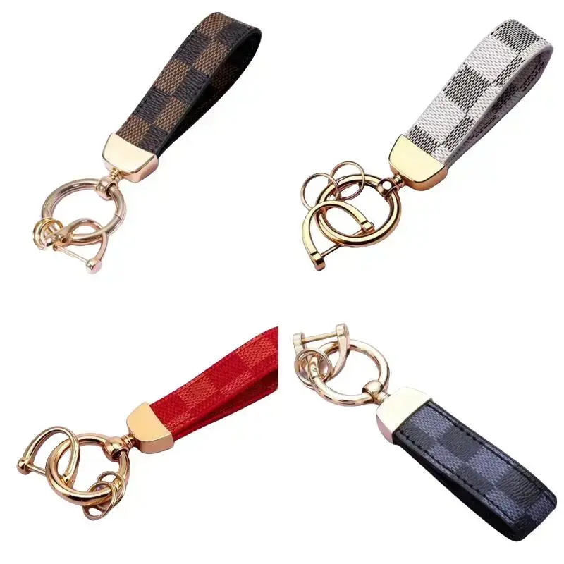 Leather Print Horseshoe Car Keychain - Metal Buckle Key Holder, Durable & Stylish Gender-Neutral Accessory, Keychain for Car Keys, Ideal for Daily Use & Gifting, Gender-Neutral Keychains